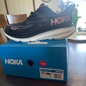 Hoka One One Clifton 9 Wide in Black and White